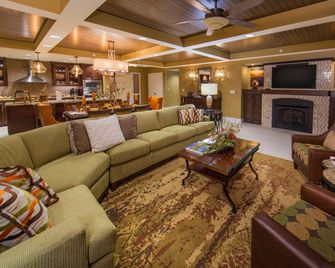 Holiday Inn Club Vacations Smoky Mountain Resort by IHG - Gatlinburg - Lounge