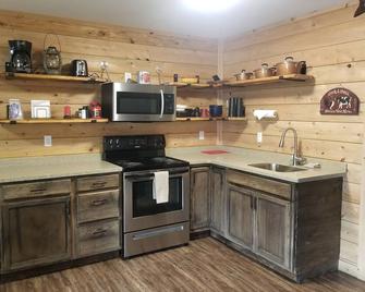 Fishermen/Outdoorsmen - Cabin near Elk Creek/Lake Erie PA, sleeps 6. - Girard - Cocina