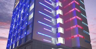 G Suites Hotel By Amithya - סוראבאיה - בניין