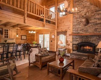 Sterling Ridge Resort - Jeffersonville - Living room