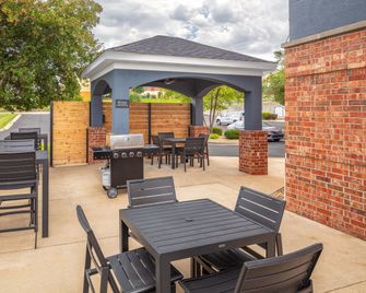 Candlewood Suites St. Robert By IHG - St Robert - Patio