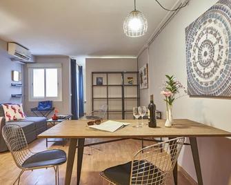 Bebarceloner Sant Andreu Apartments - Studio - Barcelona - Dining room