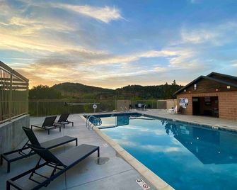 Glamping Tent #9 with AC and Private Bath 2 Queens - Orderville - Piscine