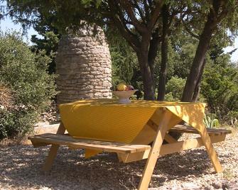 Moulin de maître Cornille - Castillon-du-Gard - Patio