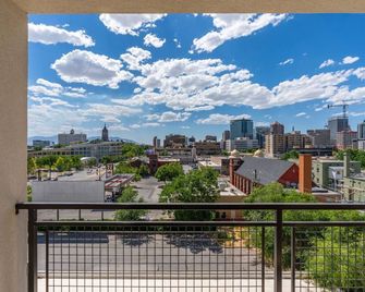 6th floor Luxury Apt - King Bed Pool Prkng Gym NEW - Salt Lake City - Balcony