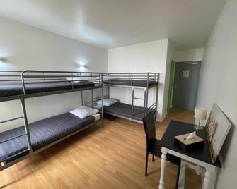 Hôtel Les 4 Chênes - Pontault-Combault - Schlafzimmer