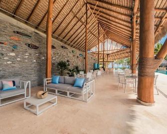 Luxury Beachfront Condo at El Portillo Beach - El Limon - Patio