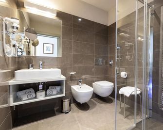 Hotel Villa Cipressi - Varenna - Bathroom