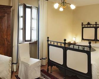 Amalia Cascina in Langa - Monforte d'Alba - Bedroom