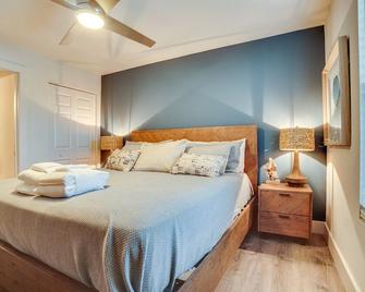 Pelican Beach Resort by Panhandle Getaways - Destin - Bedroom