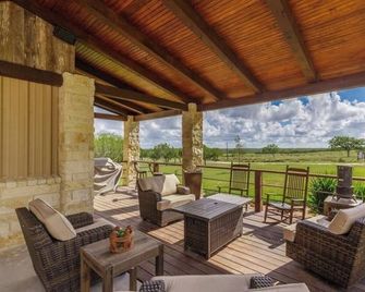 Beautiful Home for a traveling professional or a simple getaway! - Robstown - Balcón