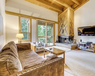 Less Than 1 Mi to North Star Resort Condo with Balcony - Truckee - Sala de estar