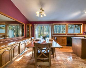 Fairmont Hot Springs, 3 Bedroom Vacation Home - Fairmont Hot Springs - Dining room