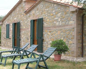 Cozy Villa Surrounded By Olive Trees - Semproniano - Innenhof