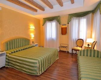 Hotel Da Bruno - Venice - Bedroom