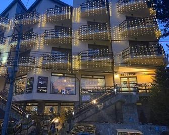 Hotel Marea Neagra - Sinaia - Building