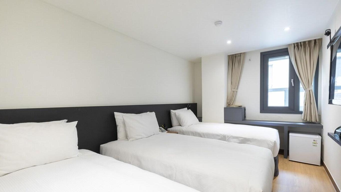Hotel First Stay Myeongdong