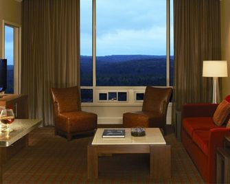 Foxwood Great Cedar Hotel - Mashantucket - Wohnzimmer