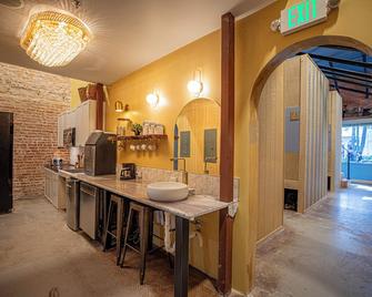 Social Stays - Santa Barbara's First Hostel On State Street - Santa Barbara - Kitchen