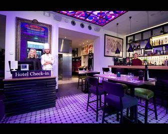 هوتل نمبر13 - بيرغن - بار