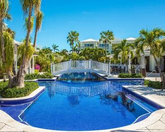 Royal West Indies - Providenciales - Piscina