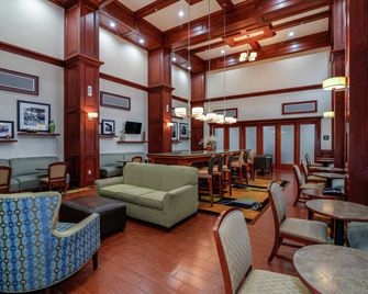 Hampton Inn Detroit/Belleville-Airport Area - Бельвіль - Лаунж