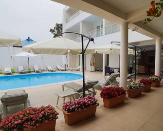Kobuleti Beach Club - Kobuleti - Piscina