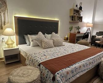 Private Elegante Luxury Stay - 21thFloor - Noida