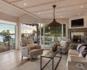 3 Bedroom Cozy Home In Sandefjord - Саннефіорд - Вітальня