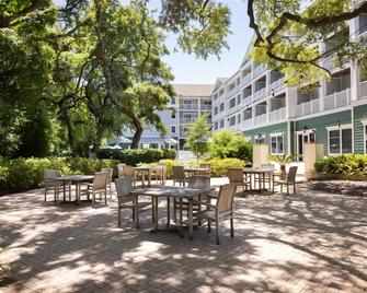 هامتون إن آند سويتس جيكل أيلاند - جيكيل أيلاند - شرفة مرصوفة