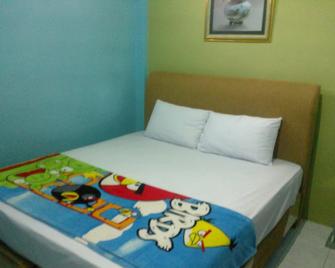 K77 Backpackers - Jungle Tours - Medan - Habitación