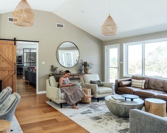 Hillgate | Award-Winning Berry Country Estate | Spectacular 15m Heated Lap Pool - Berry - Wohnzimmer