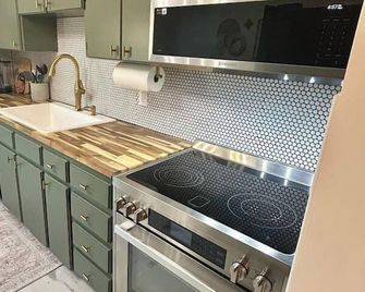 Luxe 2-Bedroom Duplex, Moments from It All! - Greenwood - Kitchen