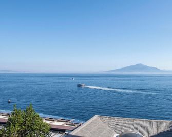 Hotel Regina Sorrento - Sorrento - Outdoor view