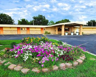 Americas Best Value Inn Iola - Iola - Edificio