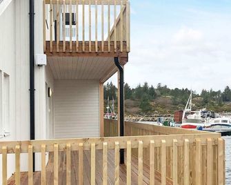 6 Person Holiday Home in Kverva - Froya - Balcony