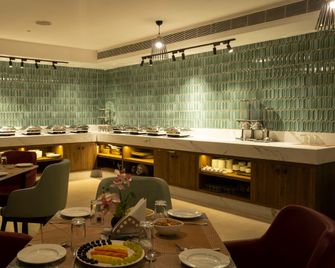 Grand Continent Secunderabad A Sarovar Portico Affiliate Hotel - Secunderabad - Restaurace