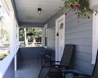 Cabin #2 With Lake View At Higgins Lake - True North Cabin Rentals. - Roscommon - Patio