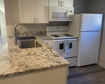 S Broadway 2 bed getaway w Parking - 98 walk score - Denver - Cuina