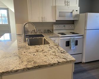 S Broadway 2 bed getaway w Parking - 98 walk score - Denver - Küche
