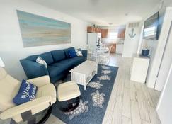 Sunrise Village 103 Condo - Gulf Shores - Living room