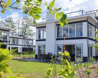 Bungalow with 5 bedrooms and a terrace - Nijkerk - Edificio