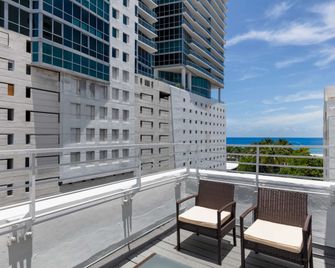 تاون هاوس هوتل، بي دبليو سيجنيتشر كوليكشن - ميامي بيتش - شرفة
