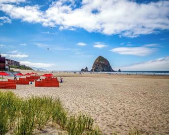 Sweet Studio Cottage with Deck close to Beach and Downtown - Cannon Beach - Strand