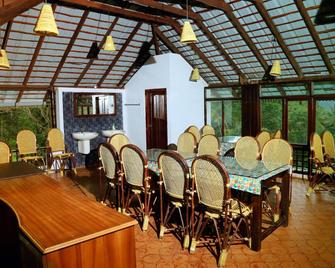 Punarjani Ayurvedic Resorts - Ramakkalmedu - Restaurante