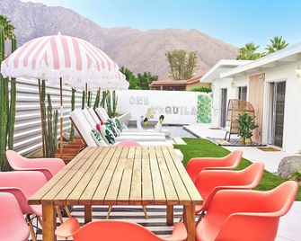 New Chic Remodel w/Heated Pool, Jacuzzi, Mini Golf, Bikes, Dry Bar, Coffee Bar - Palm Springs - Patio