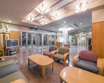 فور سيزونز - تاكاياما - ردهة