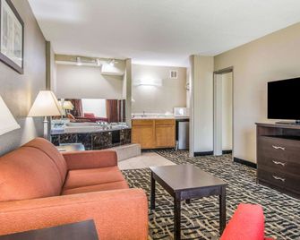 Quality Inn & Suites York East - York - Sala de estar