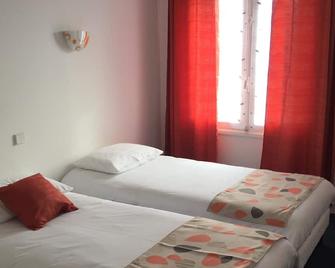 Hotel Bistrot De La Place - Royan - Bedroom