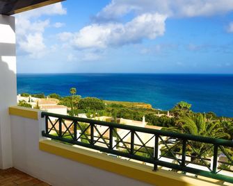 Stunning luxury villa, heated pool, a/c, panoramic sea views, WiFi, BBQ, gardens - Praia da Luz - Balkon